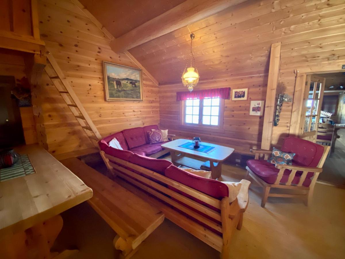 Hakkesetstolen Fjellstugu *